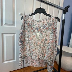 Blouse, sleeveless, with open sleeves… sheer